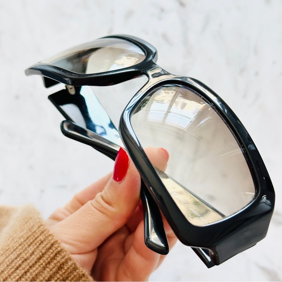 GUCCI Vintage Y2K Wrap-Around Sunglasses - Picture 7 of 15